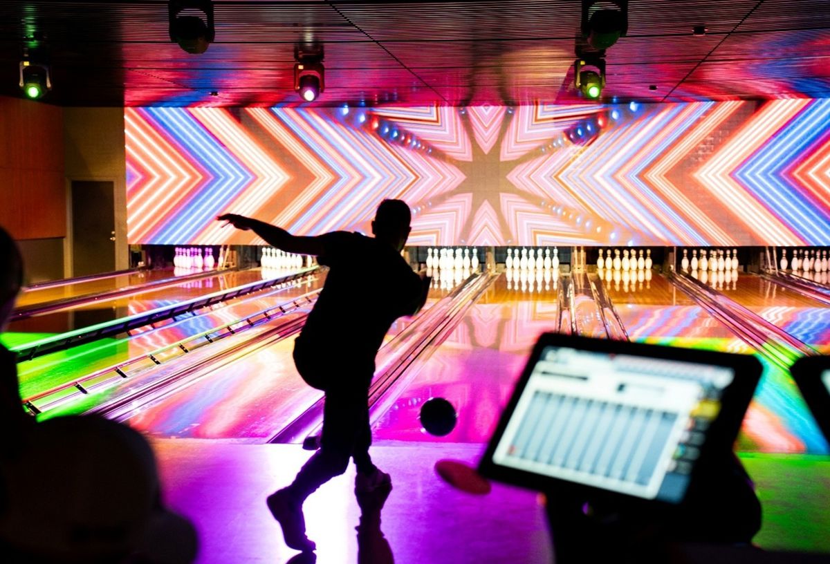 Hyperbowling Hyperbowling