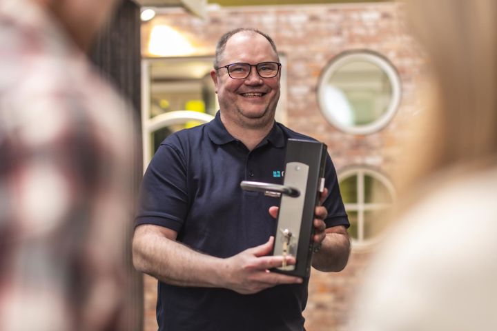 Outline Showroom PR 01