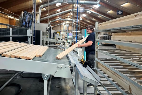 Stigende salg får vinduesproducent til at investere i et fjerde CNC-anlæg