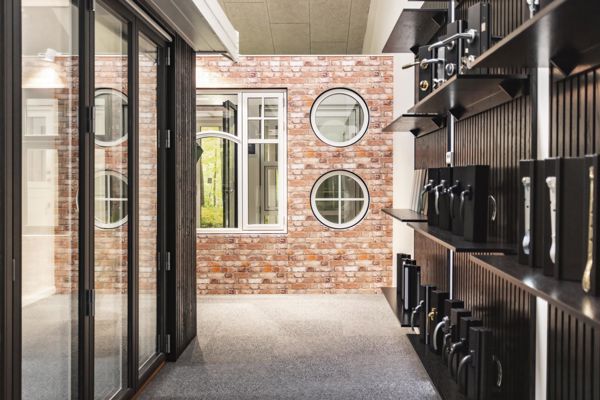 Outline Vinduer slår både døre og vinduer op for helt nyt showroom i Farsø